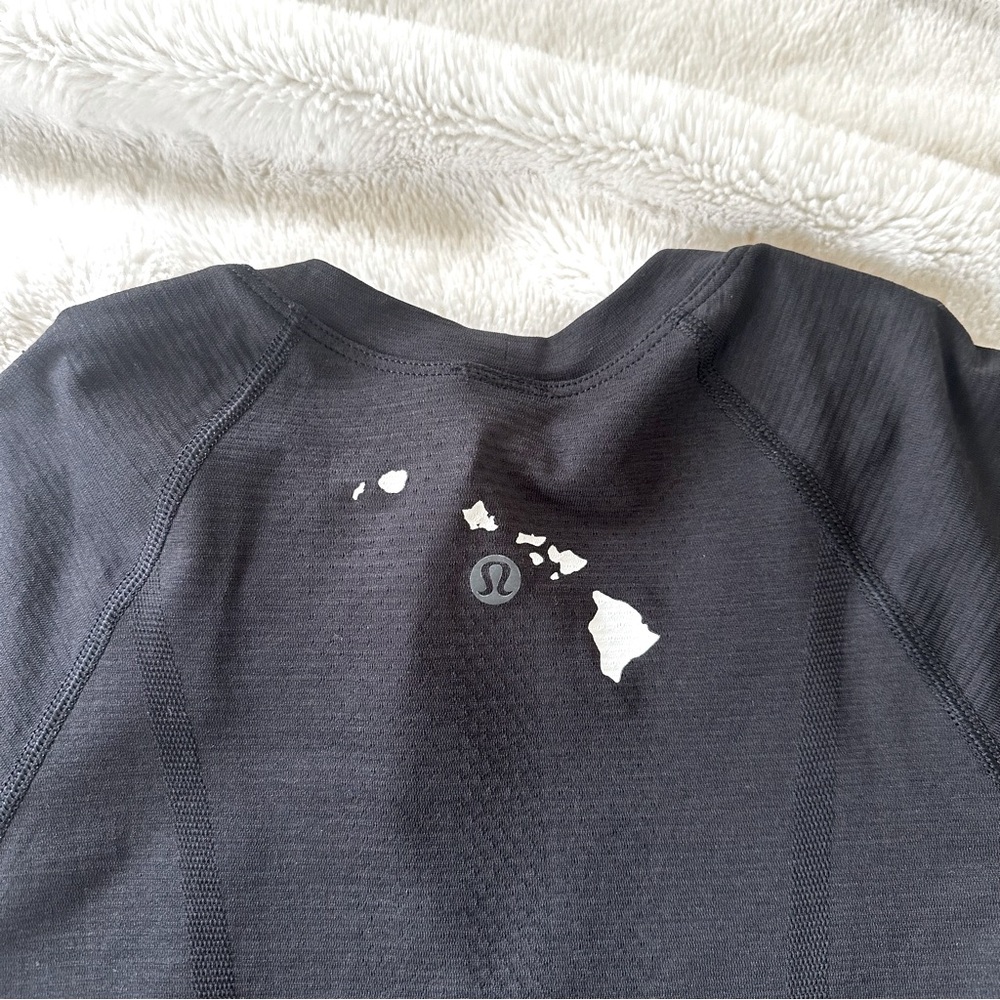 Lululemon Swiftly Tech Short Sleeve 2.0 Hawaii Edition - Picture 4 of 6